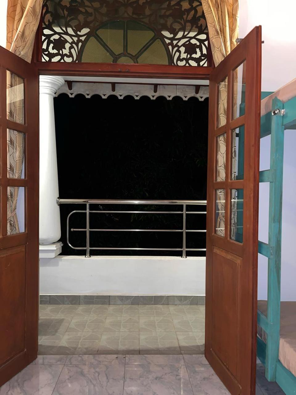 Ceylon Glory Hostel Negombo Exterior photo